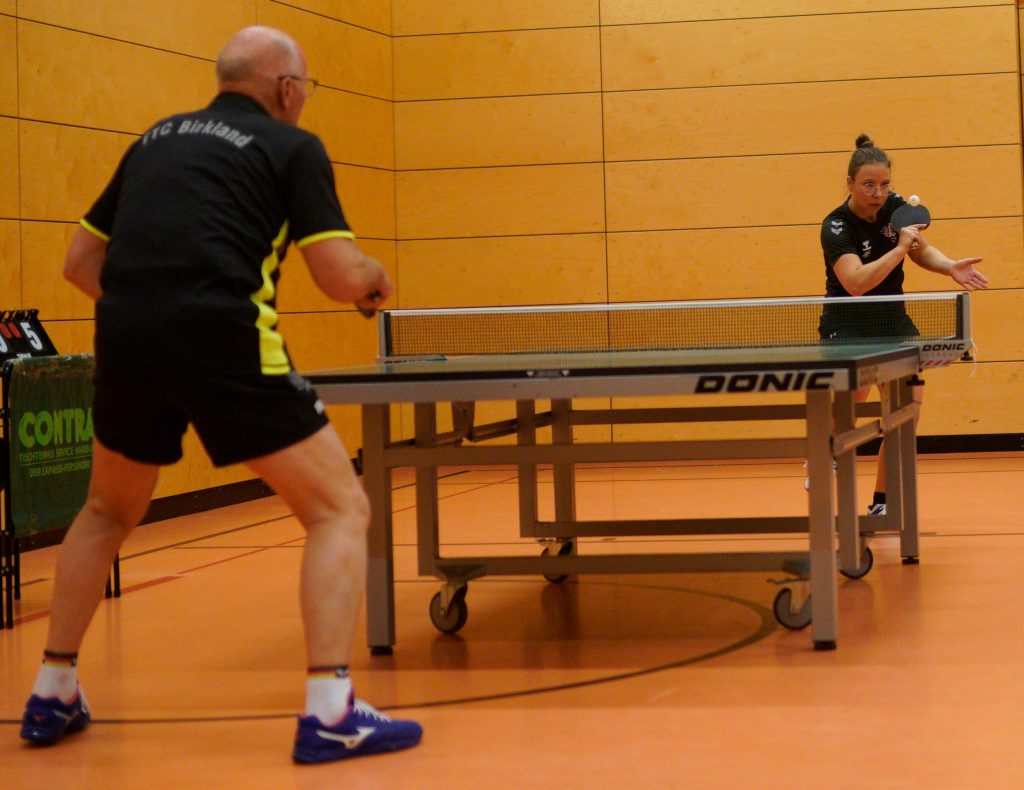 Foto vom Spiel der ersten Tischtennis Mannschaft gegen den TTC Birkland. 