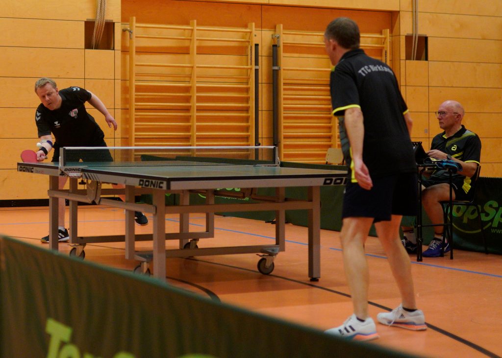 Zweites Foto vom Spiel der ersten Tischtennis Mannschaft gegen den TTC Birkland. 