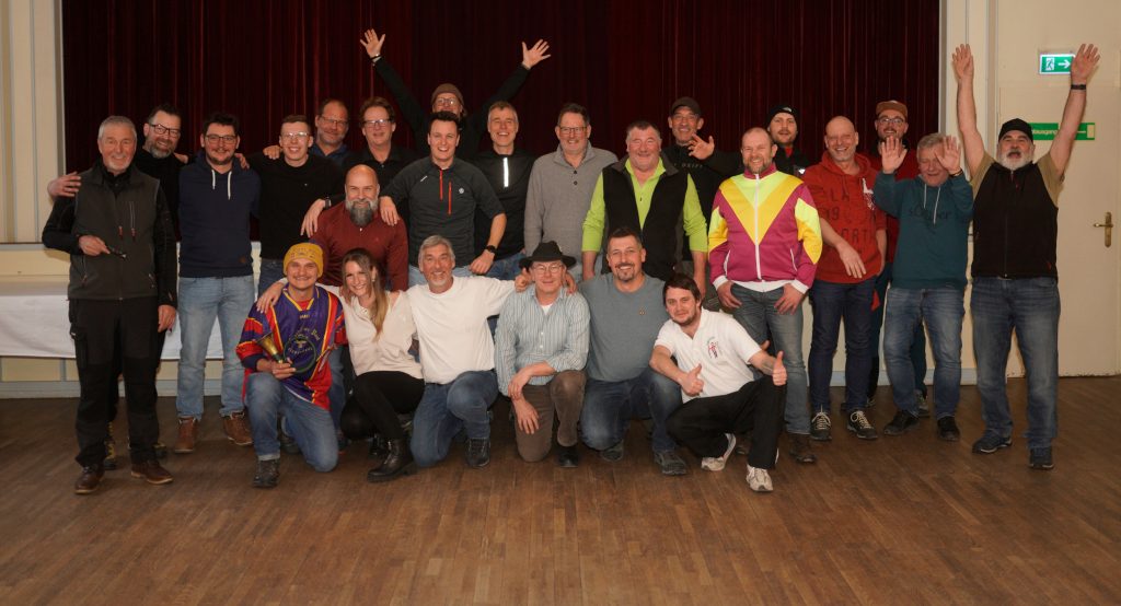 Foto zeigt alle Mannschafts Führer in einem Siegerfoto.