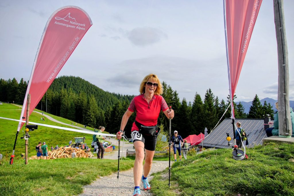 Foto zeigt Monika Lenttner beim Berglauf Hörnle.