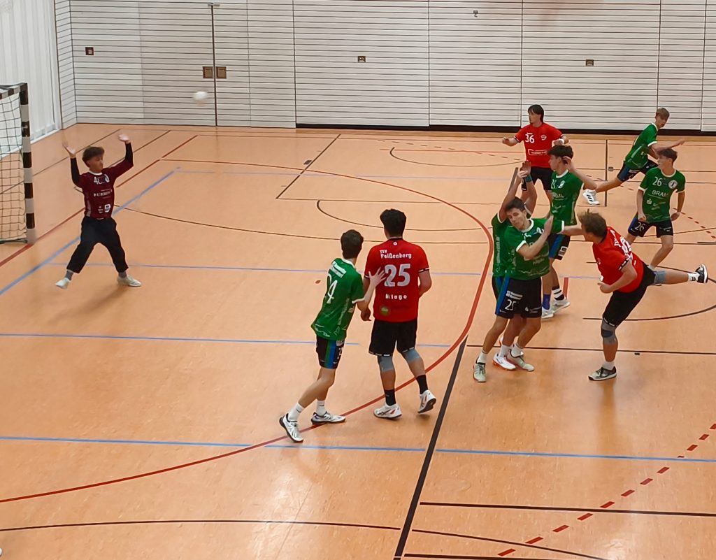 Bild zeigt die männliche A im Angriff und Schuß auf das gegnerische Tor.