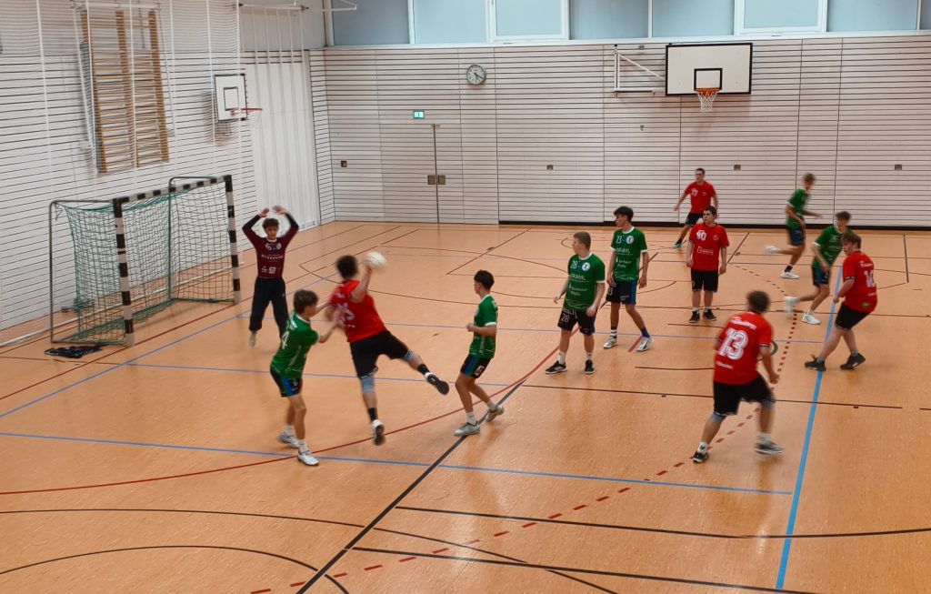 Bild zeigt einen Wurf auf das Tor der Gegner.