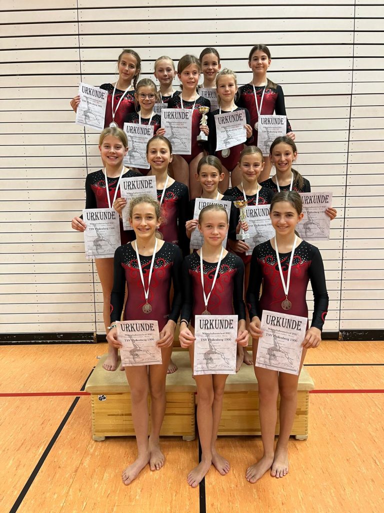 Gruppenfoto der Mannschaftsgauentscheiden im Geräteturnen.